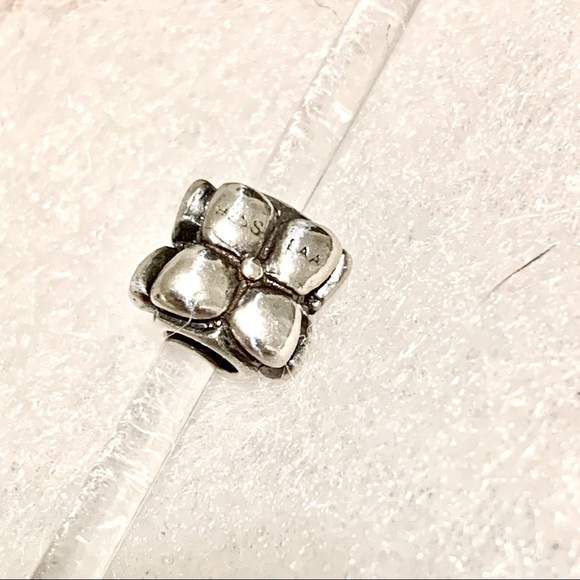 TROLLBEADS Flowers Bead - Picture 3 of 3